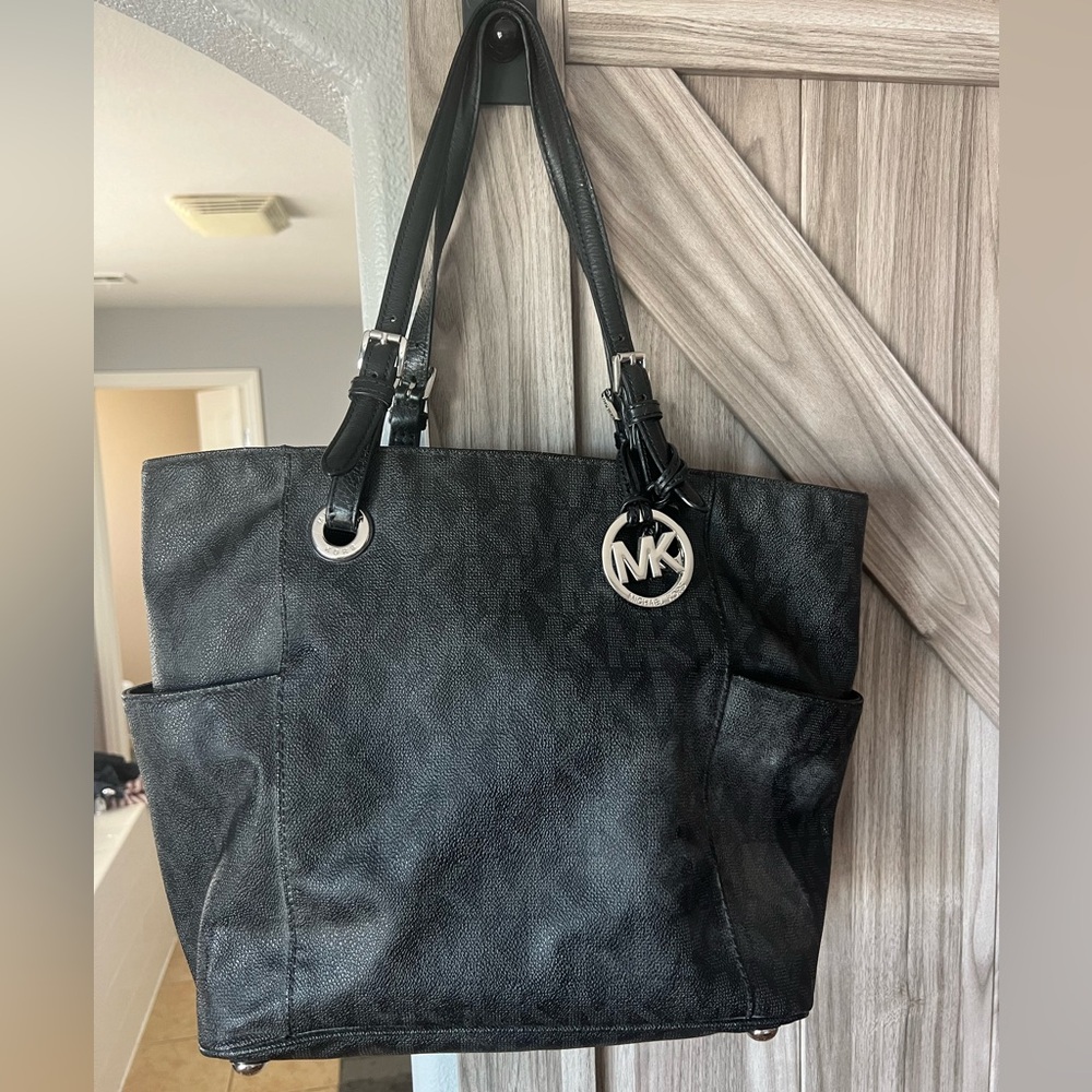 Micheal Kors purse